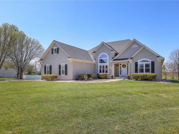 1602 SW TIMBERLINE Road, Oak Grove, MO 64075