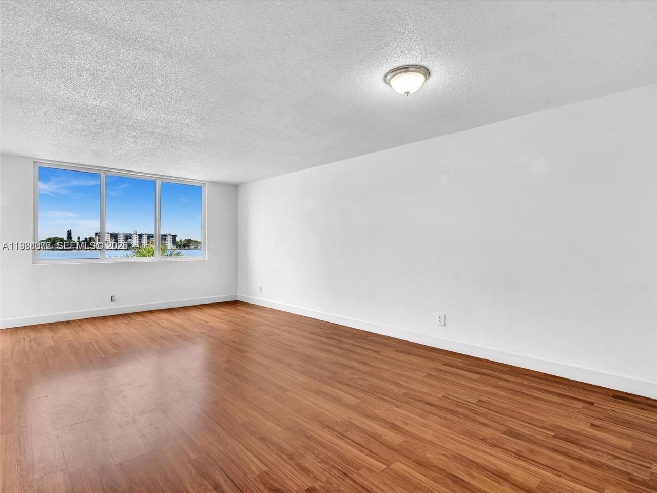 1170 NE 191st St , Unit 24, Miami, FL 33179 Photo