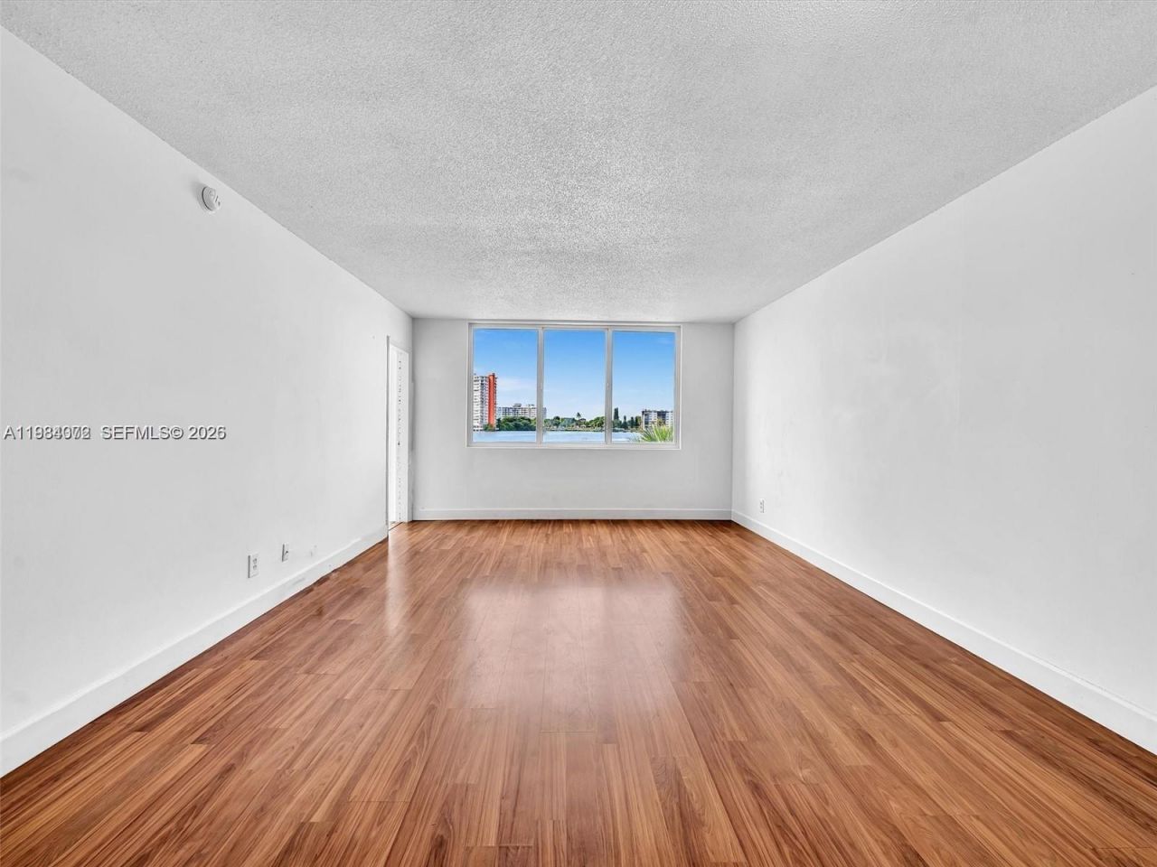 1170 NE 191st St , Unit 24, Miami, FL 33179 Photo