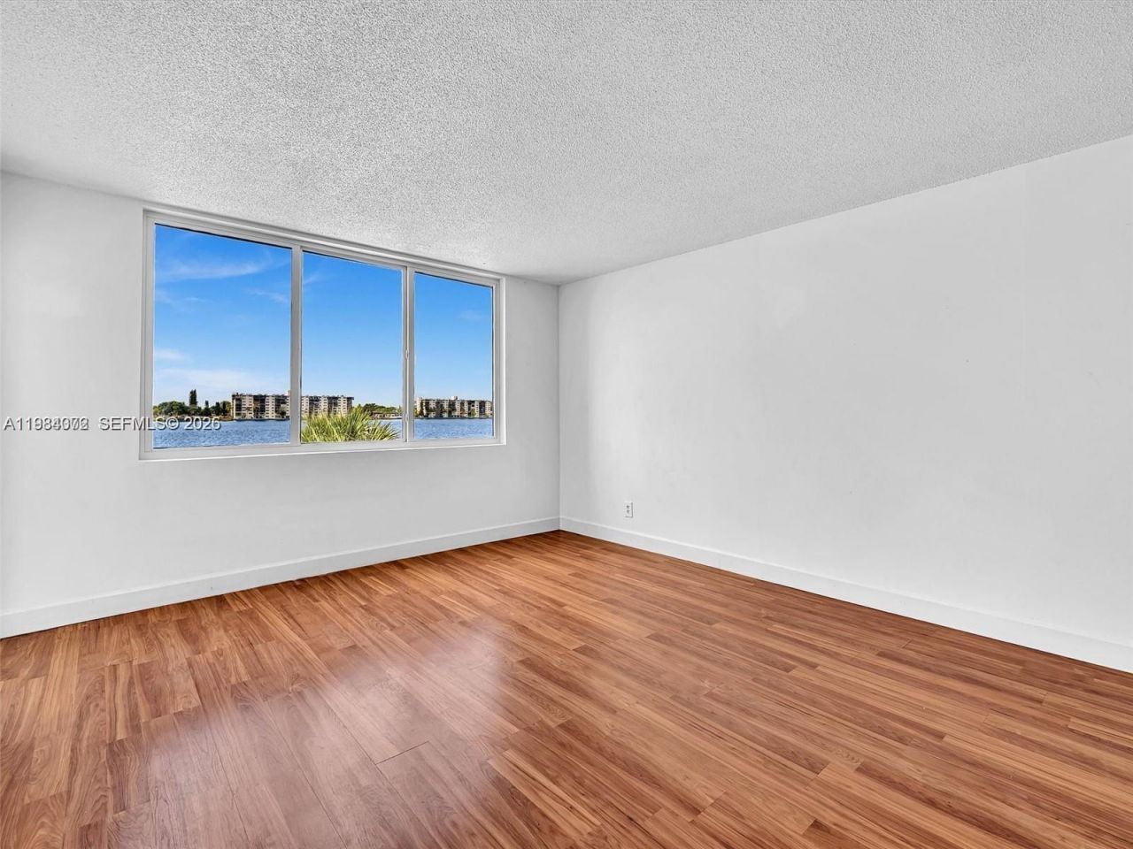 1170 NE 191st St , Unit 24, Miami, FL 33179 Photo