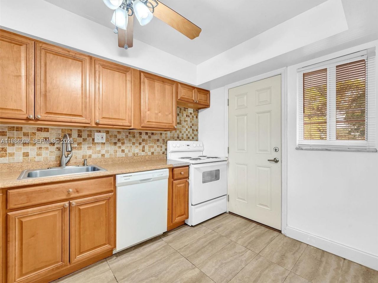 1170 NE 191st St , Unit 24, Miami, FL 33179 Photo