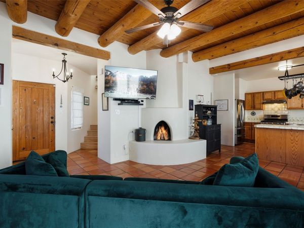 3101 La Paz Lane, Santa Fe, NM 87507