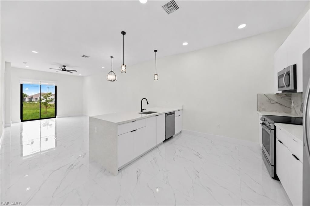 1024/1026 Diplomat Pkwy E, Cape Coral, FL 33909 Photo