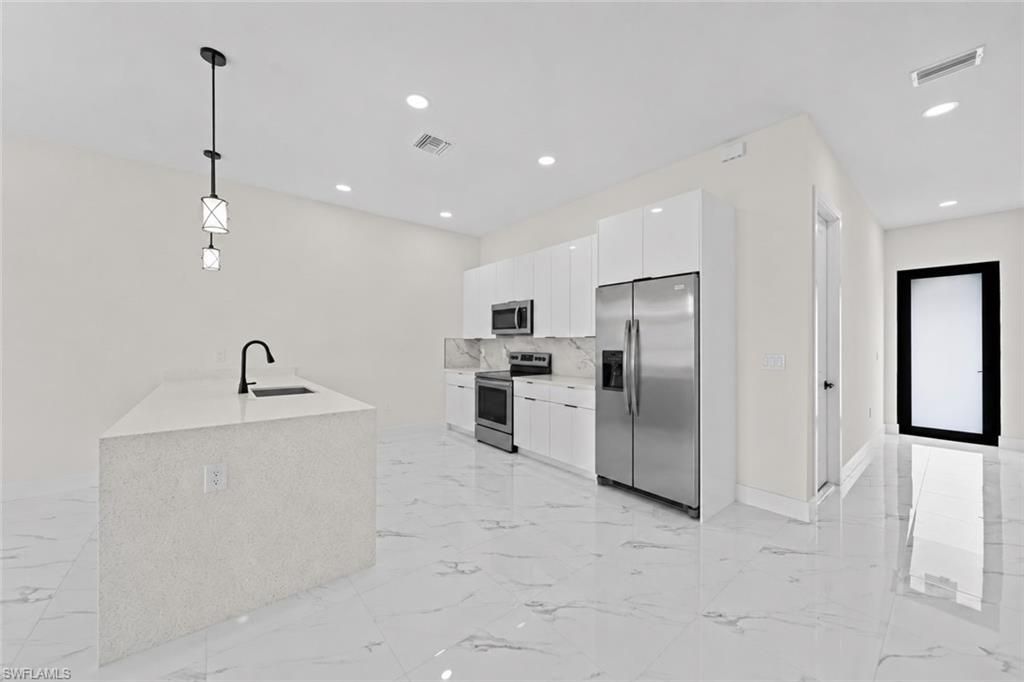 1024/1026 Diplomat Pkwy E, Cape Coral, FL 33909 Photo