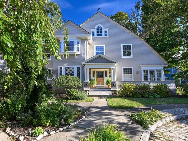 6 Clinton Pl, New Bedford, MA 02740