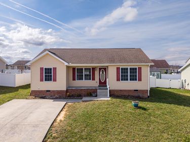 1445 MANDOLIN AVE, GROTTOES, VA 24441