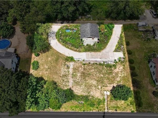 3143 Santiago Rd, Imperial, PA 15126