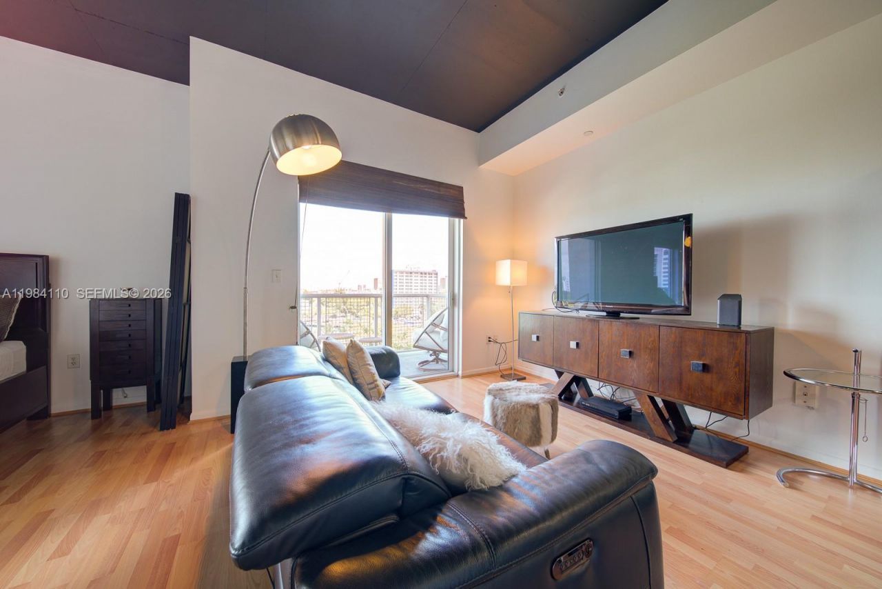 10 SW South River Dr , Unit 708, Miami, FL 33130 Photo