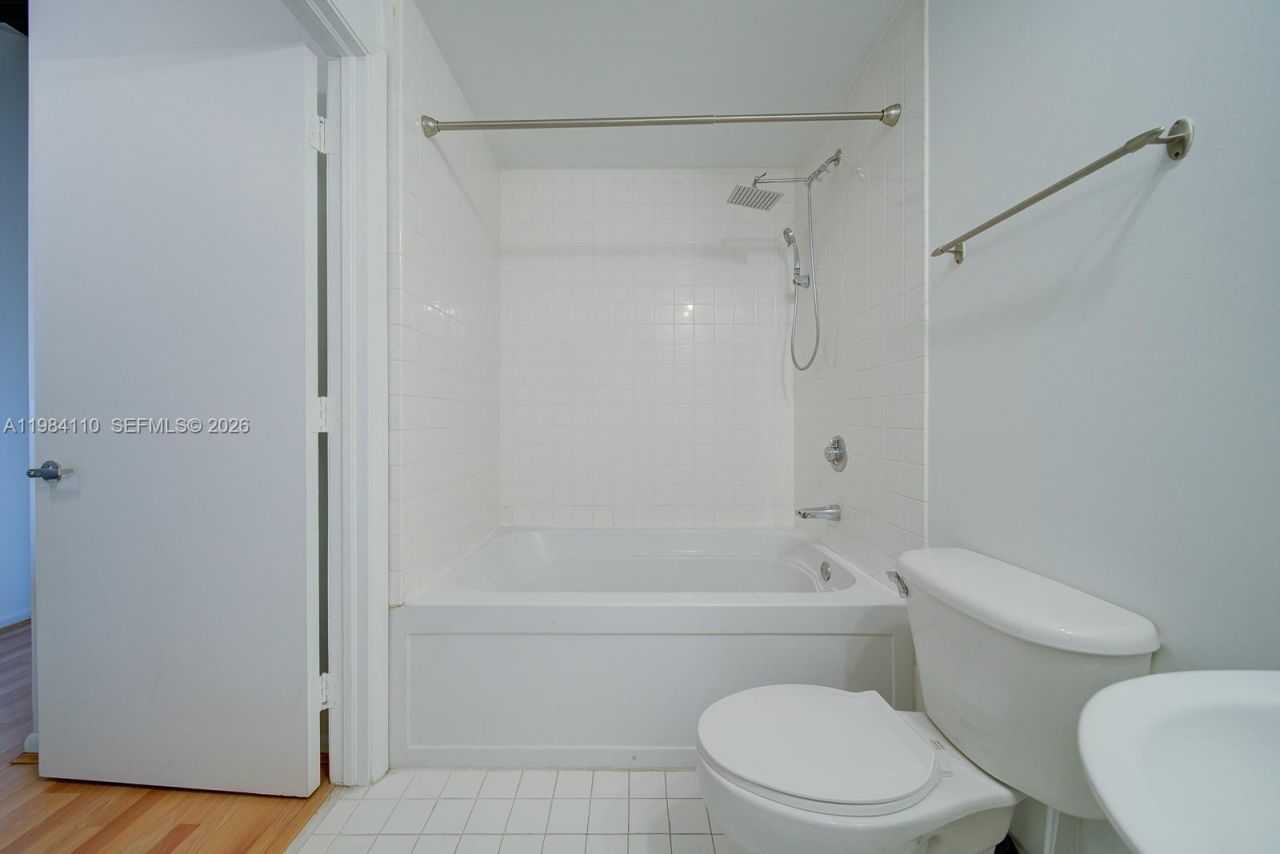 10 SW South River Dr , Unit 708, Miami, FL 33130 Photo