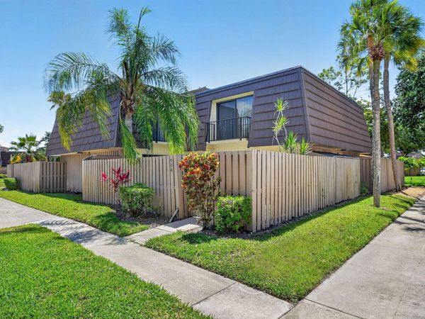 904 9th Court, Palm Beach Gardens, FL 33410