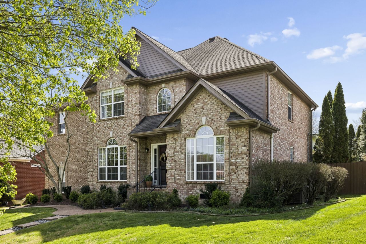 1727 Forrest Crossing Cir, Franklin, TN 37064 Main Photo