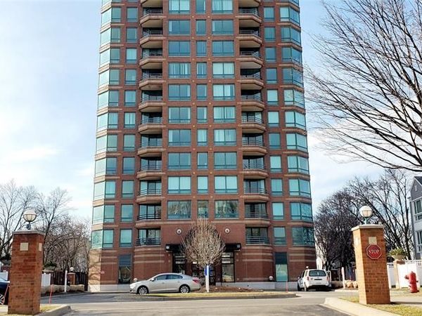 3320 SPINNAKER (18B) Lane, Detroit, MI 48207