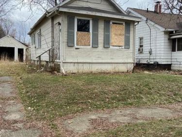 915 Stocker Avenue, Flint, MI 48503