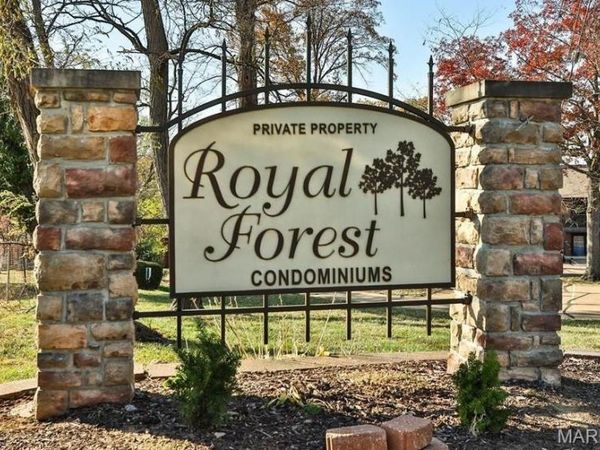 5569 Baronridge Drive, Unit 4, Unincorporated, MO 63129