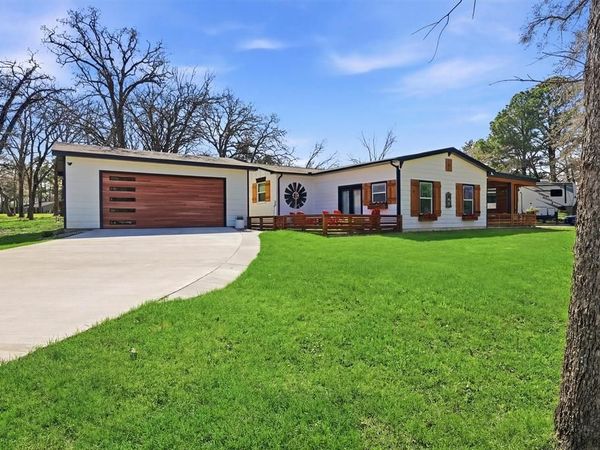 121 Kiowa Drive W, Lake Kiowa, TX 76240