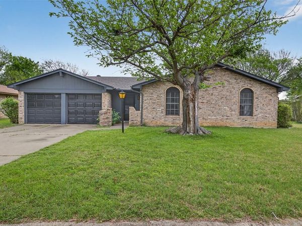 6913 Gettysburg Drive, Forest Hill, TX 76140