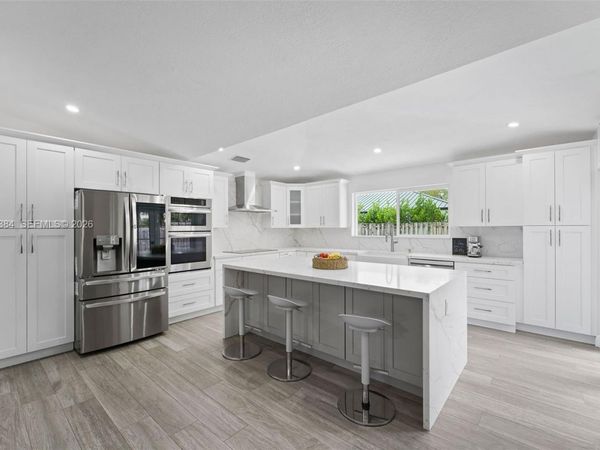 7827 NW 166th Ter, Miami Lakes, FL 33016