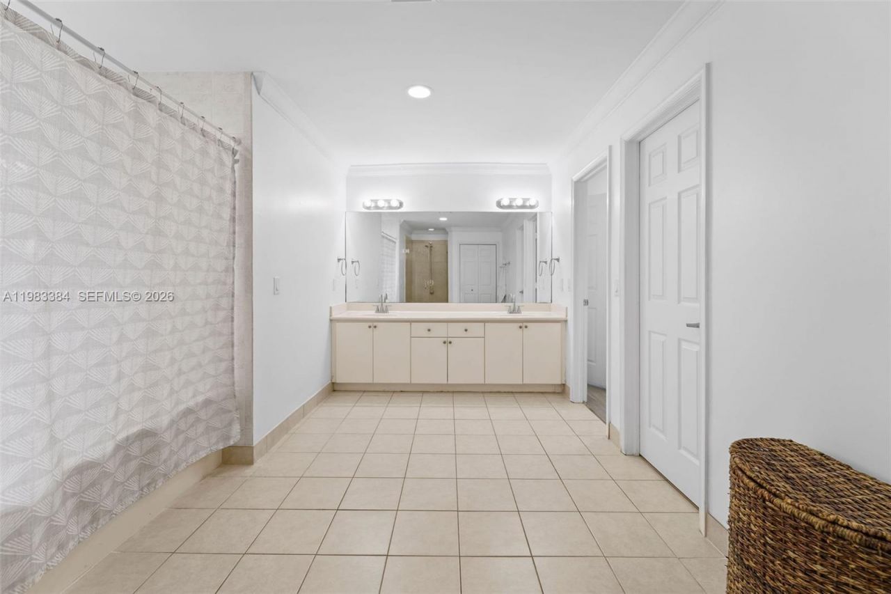 7827 NW 166th Ter , Miami Lakes, FL 33016 Photo