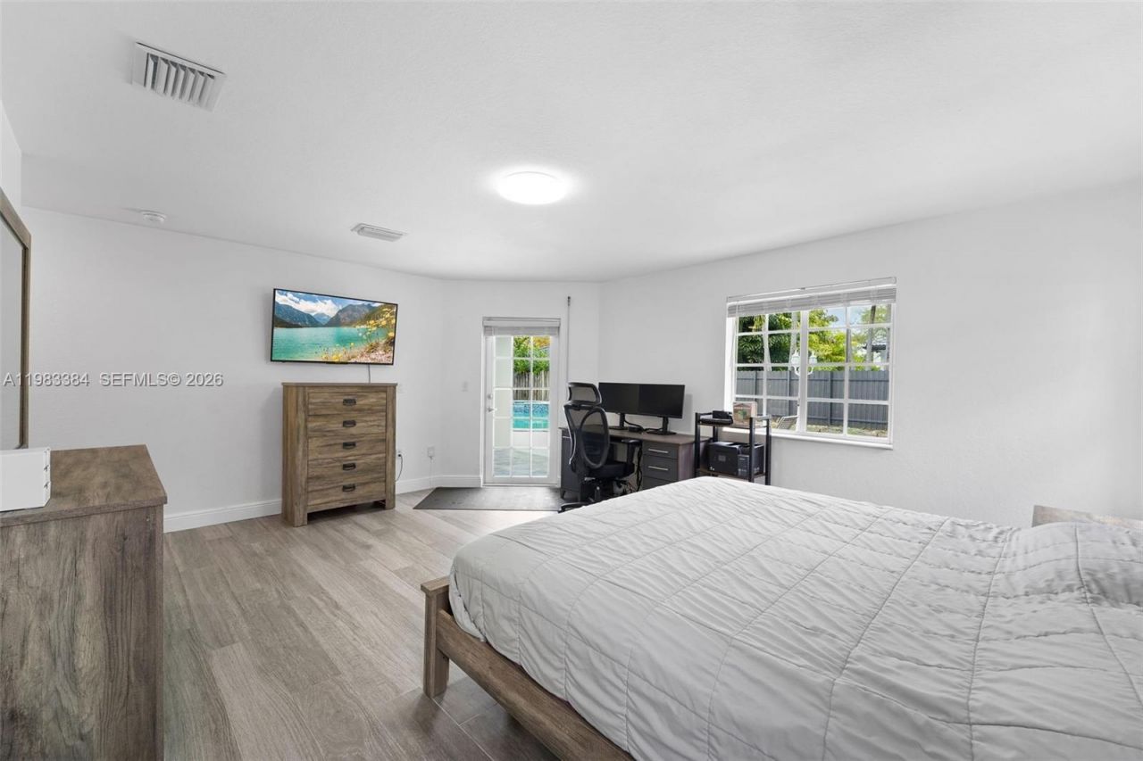 7827 NW 166th Ter, Miami Lakes, FL 33016 Photo