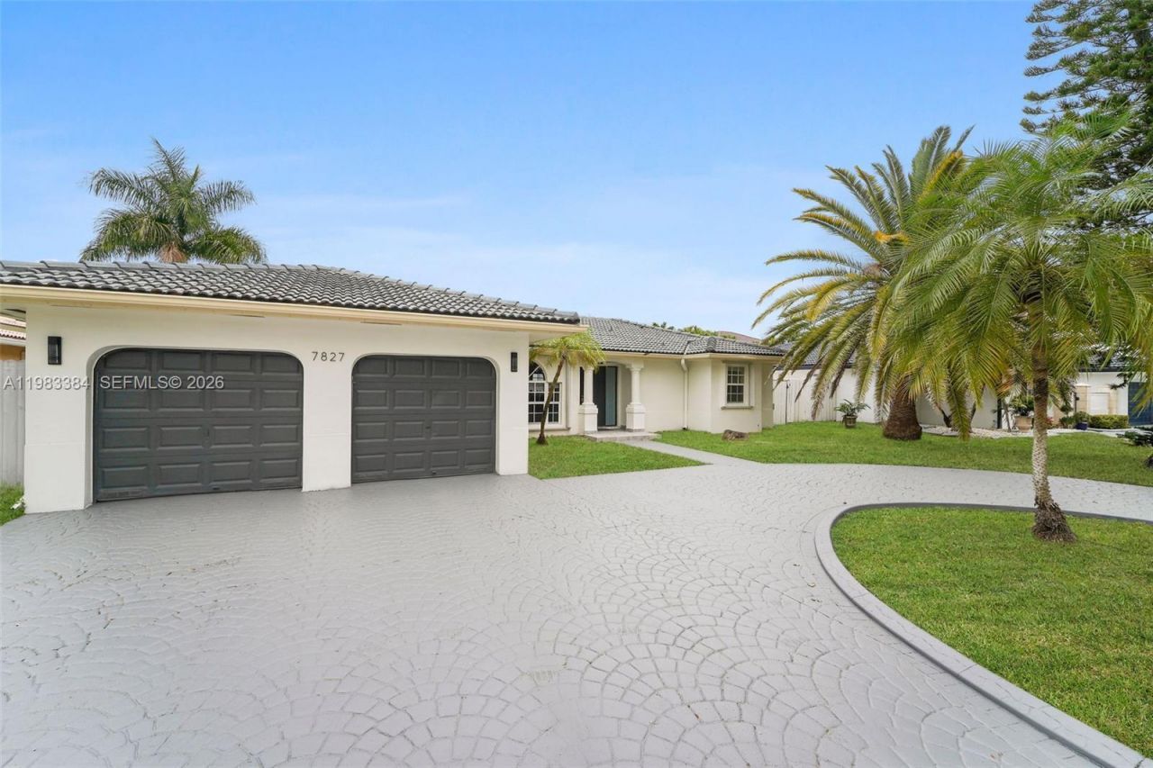 7827 NW 166th Ter, Miami Lakes, FL 33016 Photo