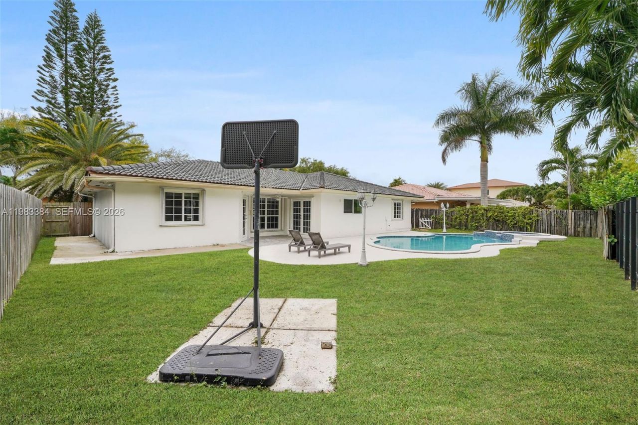 7827 NW 166th Ter, Miami Lakes, FL 33016 Photo