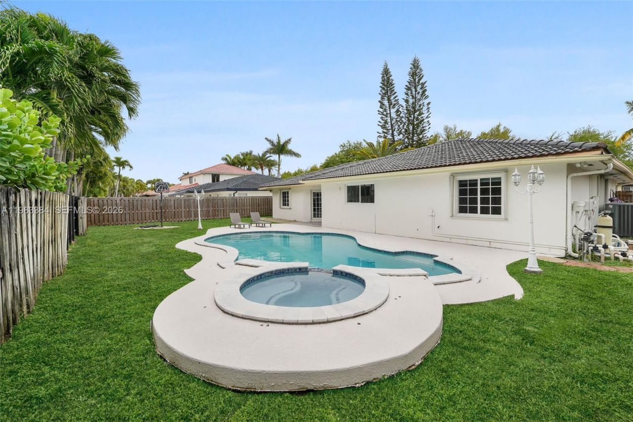 7827 NW 166th Ter, Miami Lakes, FL 33016 Photo