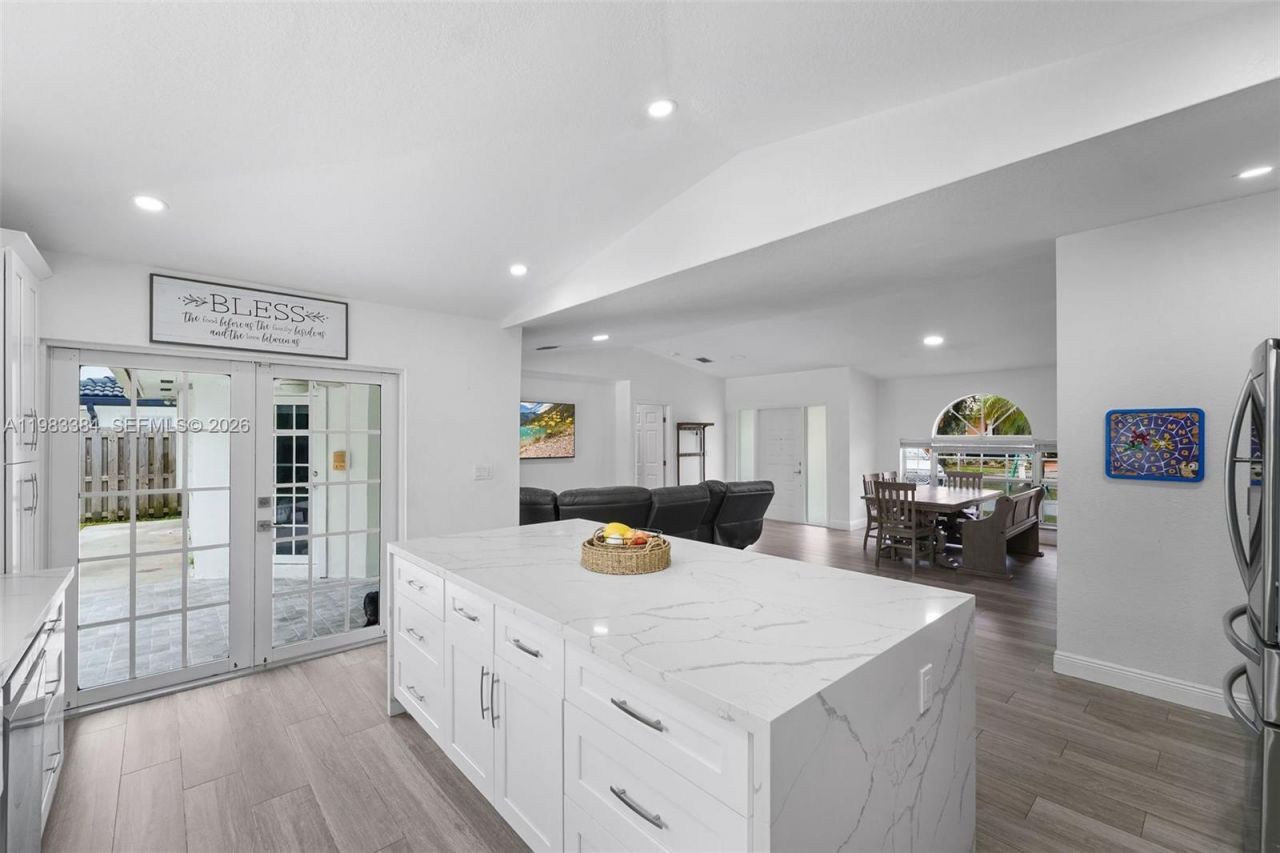 7827 NW 166th Ter, Miami Lakes, FL 33016 Photo