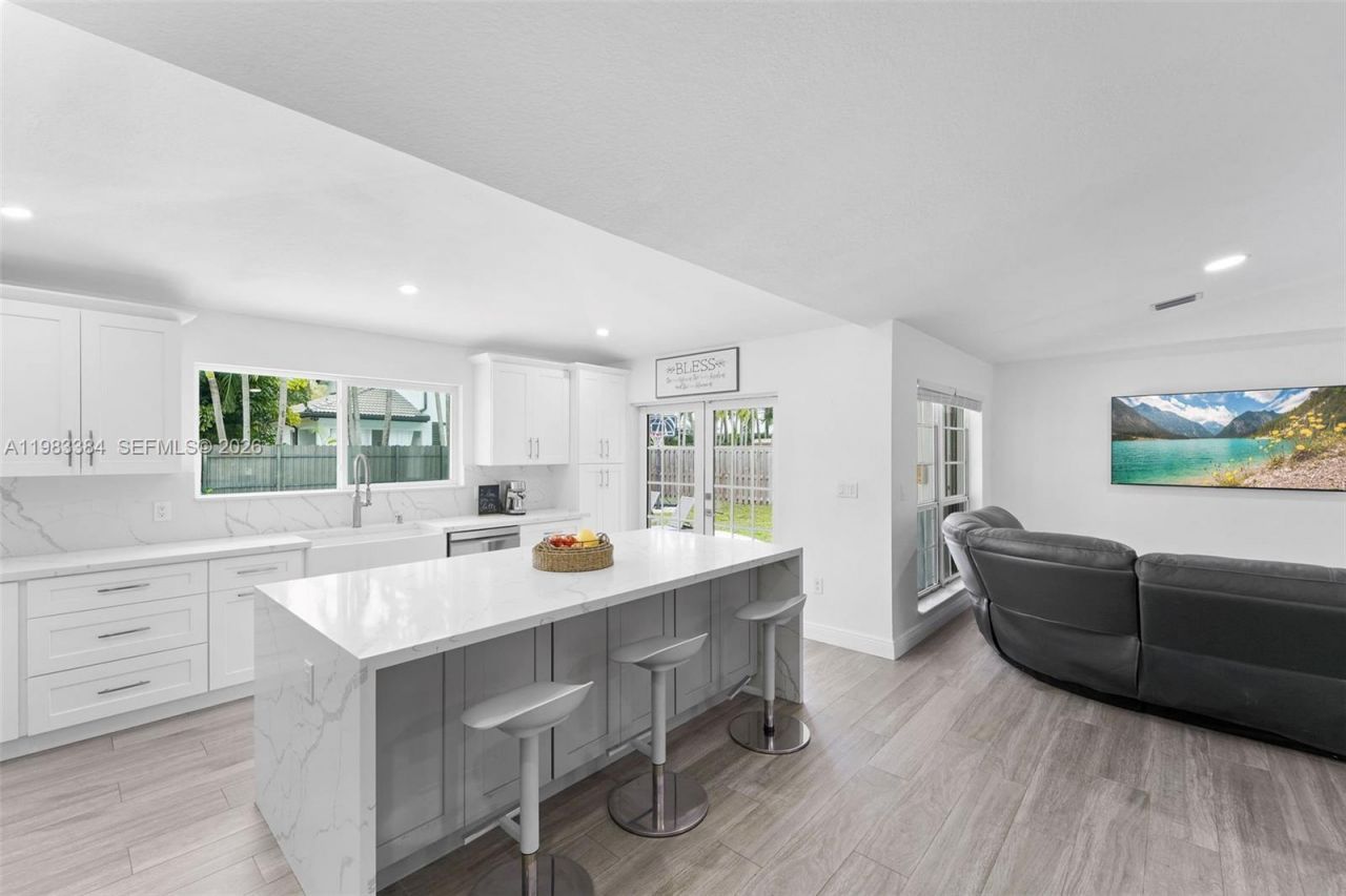 7827 NW 166th Ter , Miami Lakes, FL 33016 Photo