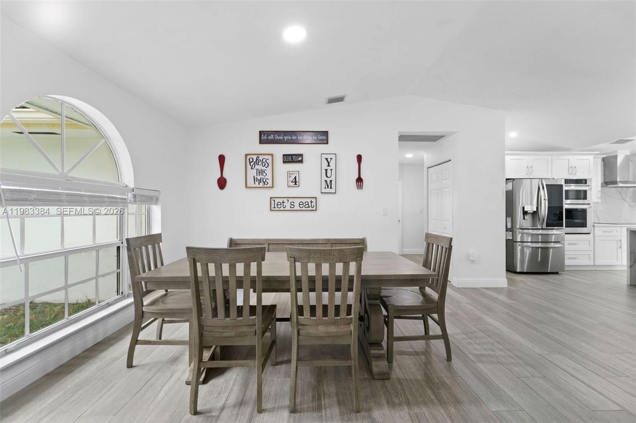 7827 NW 166th Ter, Miami Lakes, FL 33016 Photo