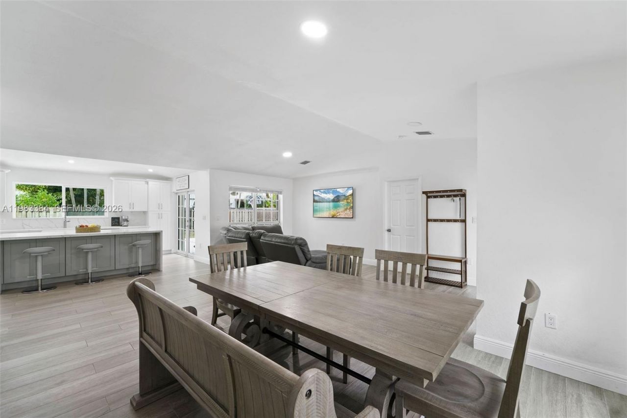 7827 NW 166th Ter, Miami Lakes, FL 33016 Photo