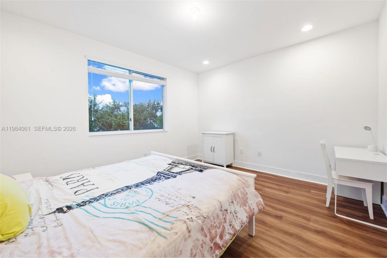 Please Call For Address, Unit 209, Miami, FL 33180 Photo