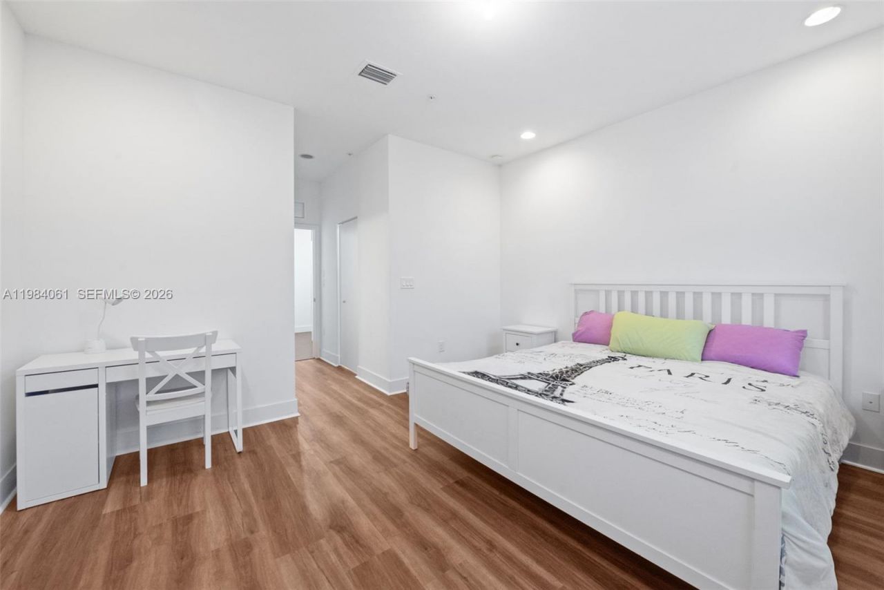 Please Call For Address, Unit 209, Miami, FL 33180 Photo