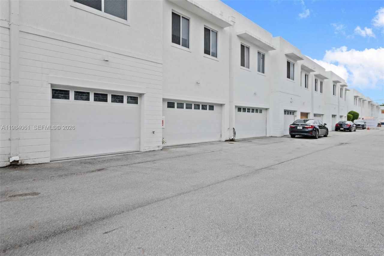 Please Call For Address, Unit 209, Miami, FL 33180 Photo
