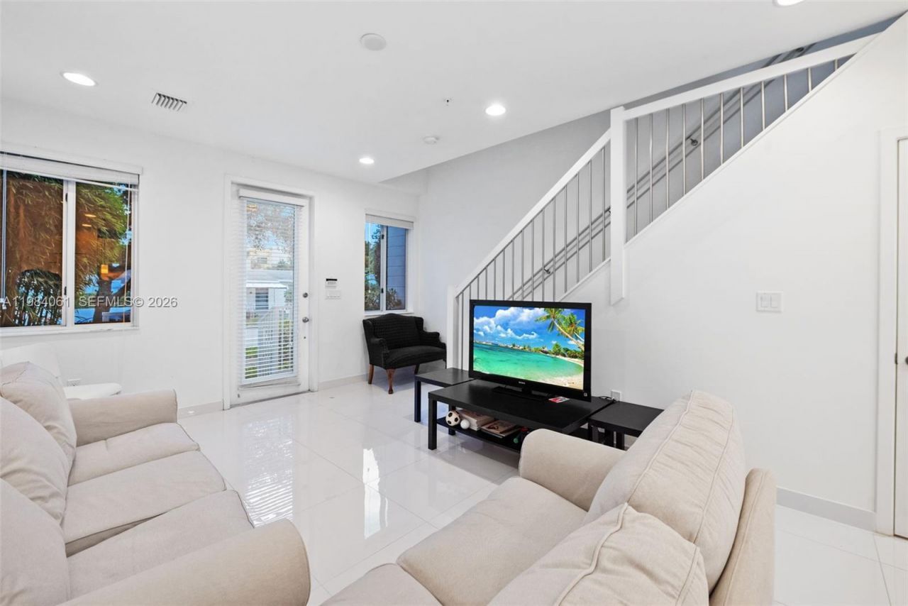 Please Call For Address, Unit 209, Miami, FL 33180 Photo