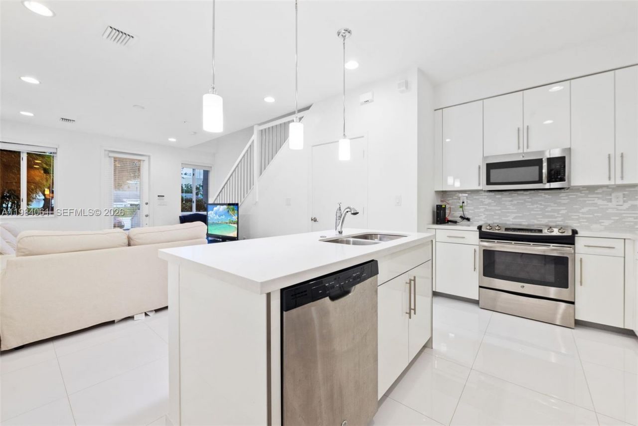 Please Call For Address, Unit 209, Miami, FL 33180 Photo