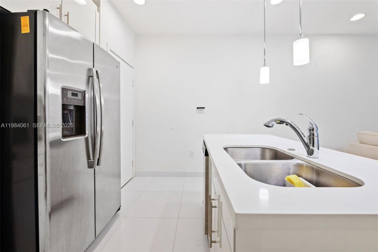 Please Call For Address, Unit 209, Miami, FL 33180 Photo