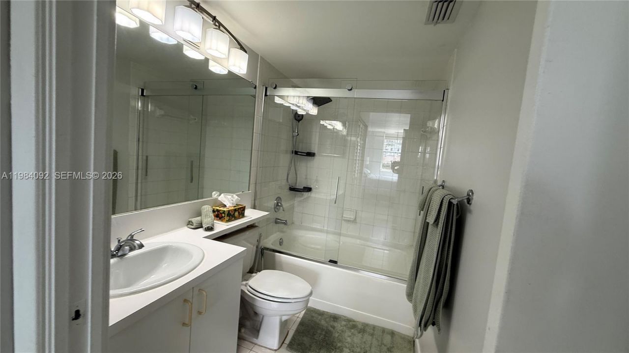 19701 E Country Club Dr , Unit 5601, Aventura, FL 33180 Photo