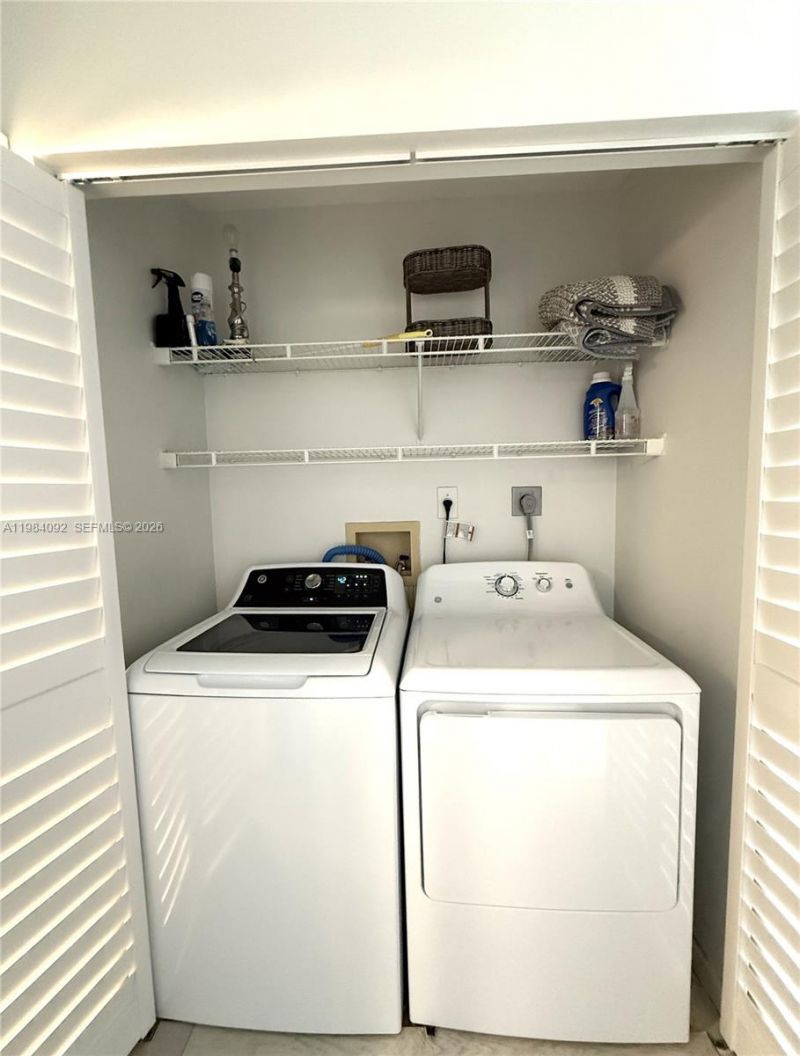 19701 E Country Club Dr , Unit 5601, Aventura, FL 33180 Photo