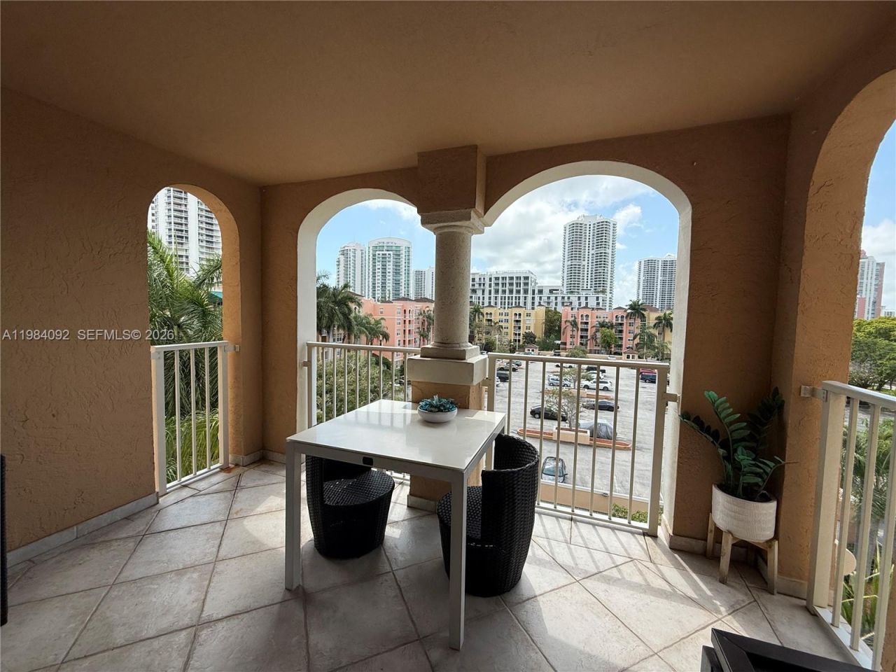 19701 E Country Club Dr , Unit 5601, Aventura, FL 33180 Photo