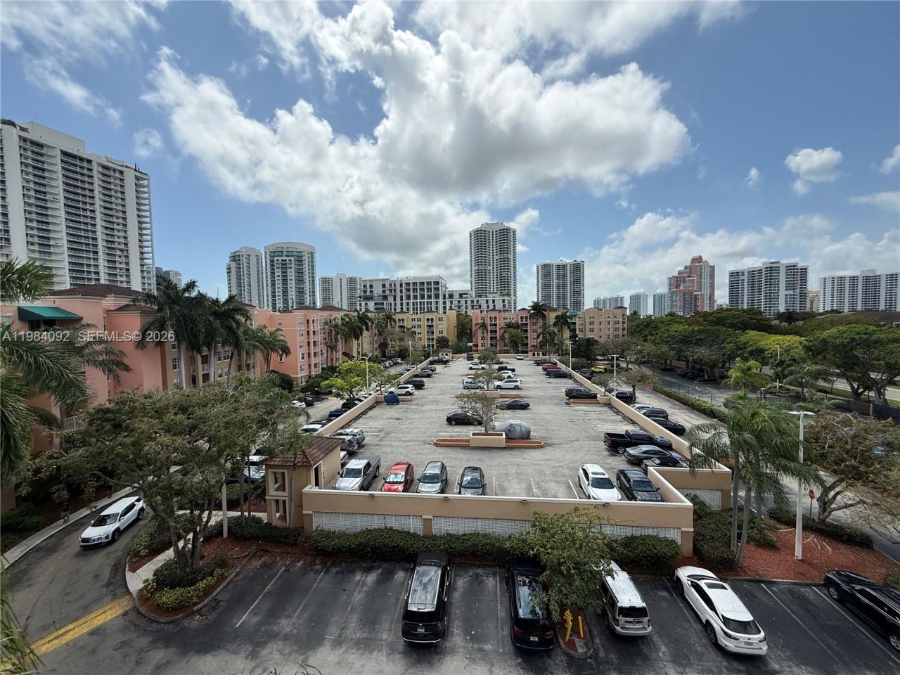 19701 E Country Club Dr , Unit 5601, Aventura, FL 33180 Photo