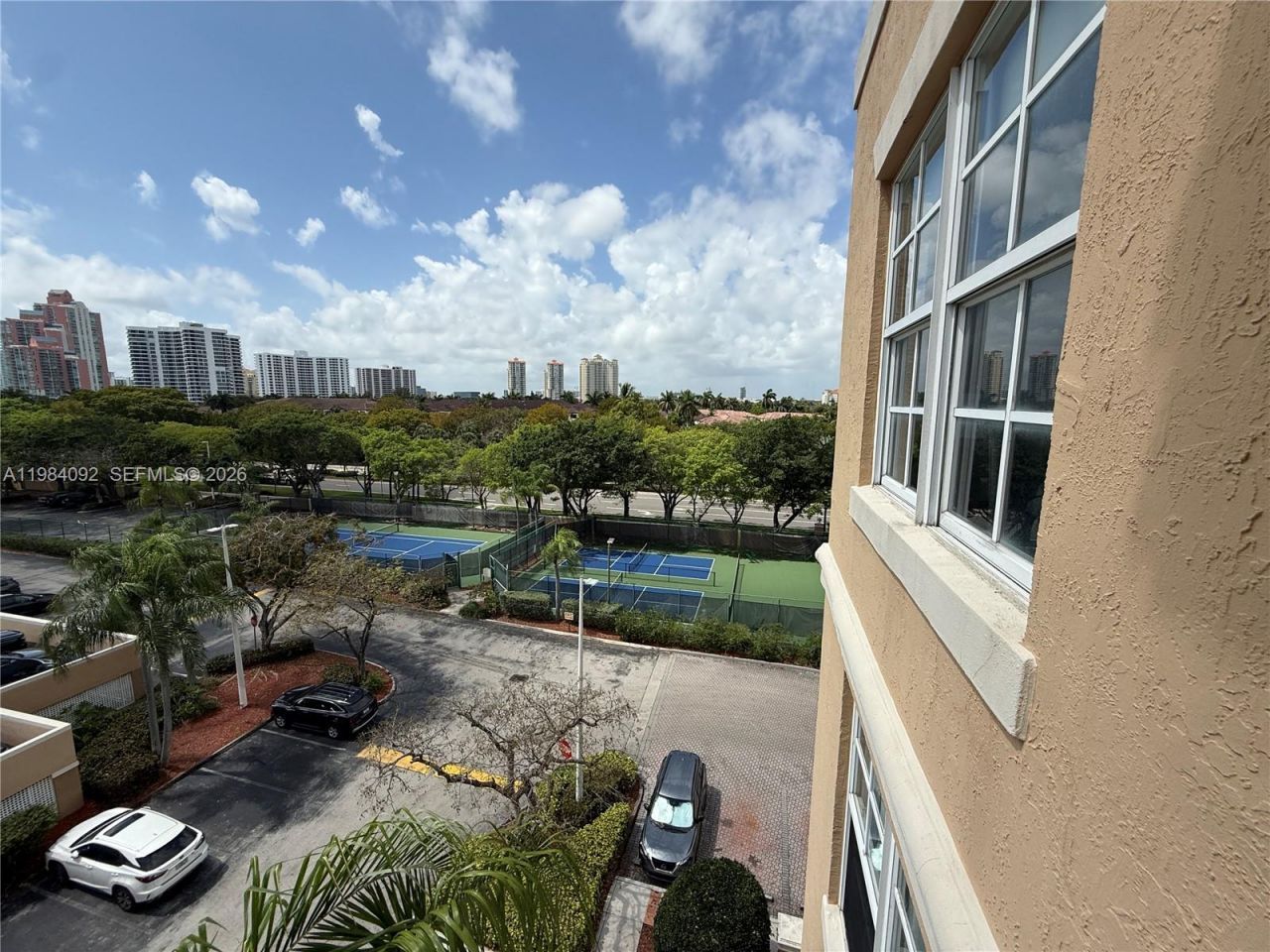 19701 E Country Club Dr , Unit 5601, Aventura, FL 33180 Photo