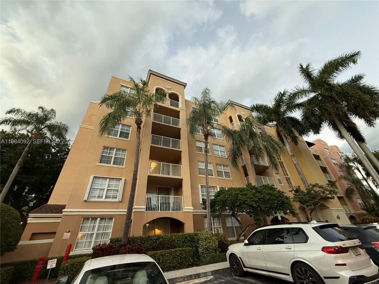19701 E Country Club Dr , Unit 5601, Aventura, FL 33180 Photo