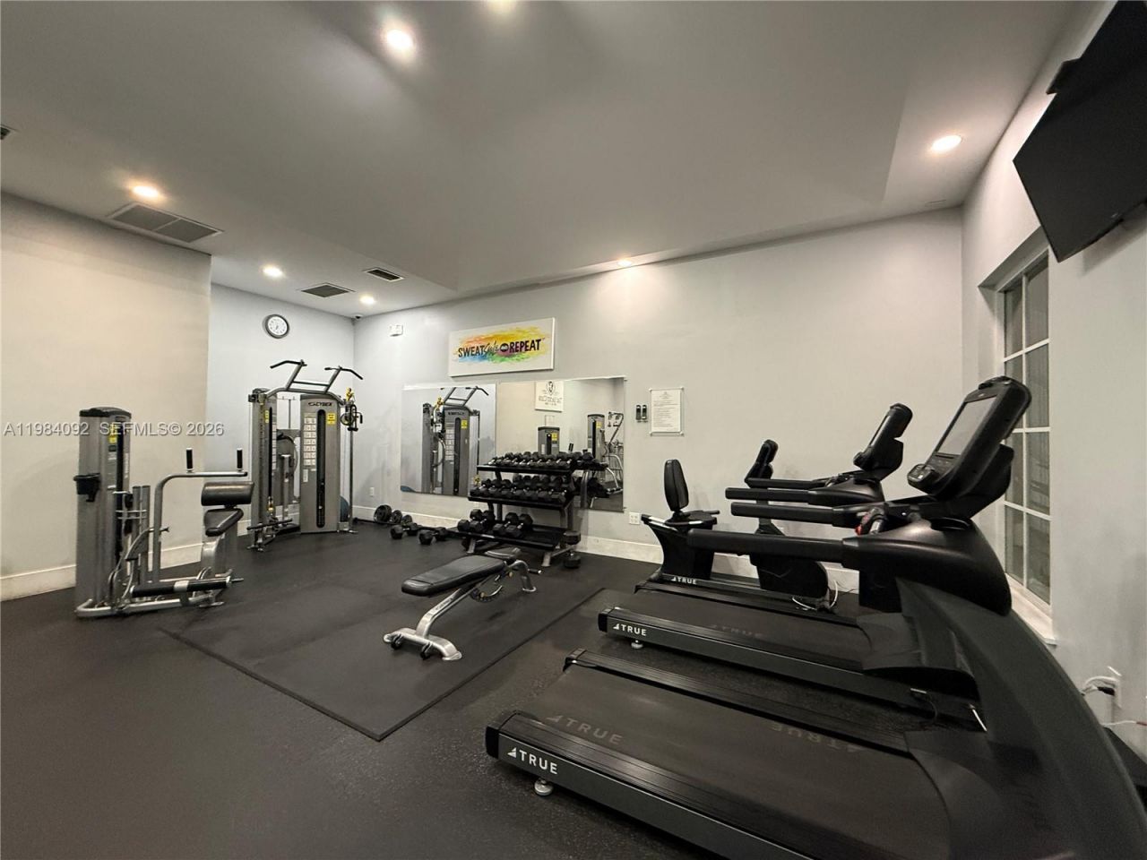 19701 E Country Club Dr , Unit 5601, Aventura, FL 33180 Photo