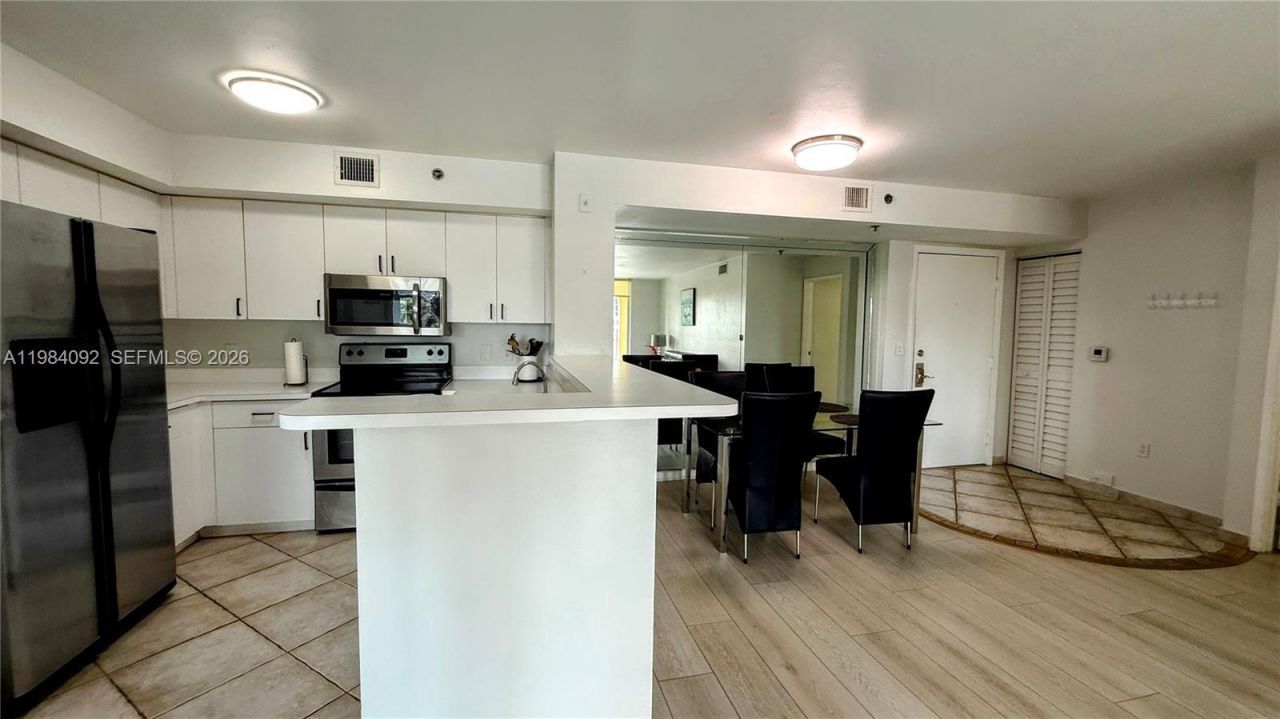 19701 E Country Club Dr , Unit 5601, Aventura, FL 33180 Photo