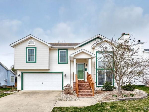 307 Sweetwater Lane, O'Fallon, IL 62269