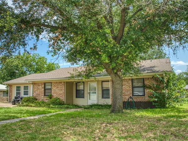 914 S Avenue N, Clifton, TX 76634