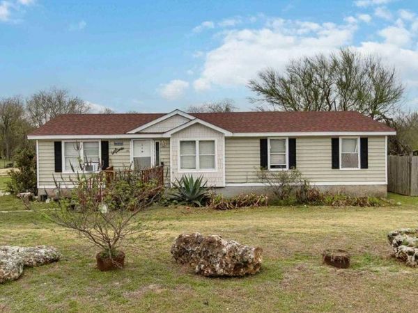 1225 Grandview DR, San Marcos, TX 78666