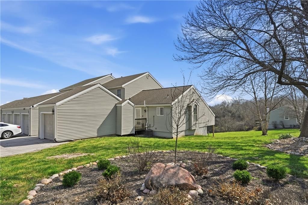 7001 N Askew Avenue, Gladstone, MO 64119 Main Photo