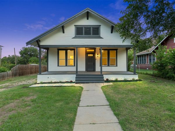 707 W 7th ST, Taylor, TX 76574