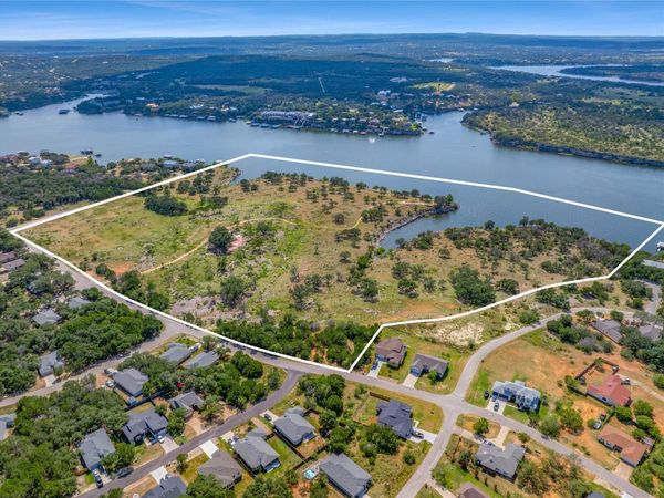 1902 Patriot DR, Lago Vista, TX 78645